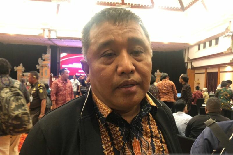 Ketua KPU Bali Dewa Agung Gede Lidartawan saat menyampaikan nama bakal calon DPD RI Perwakilan Bali di Badung, Jumat